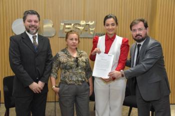 Advogada Thain Oliveira Curado Pucci toma posse como diretora-adjunta da ESA 