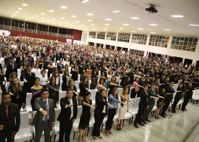 OAB-GO entrega carteiras de identidade profissional aos novos advogados