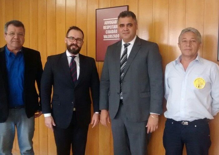 Presidente da OAB-GO recebe membros do Sindicato dos Bancários