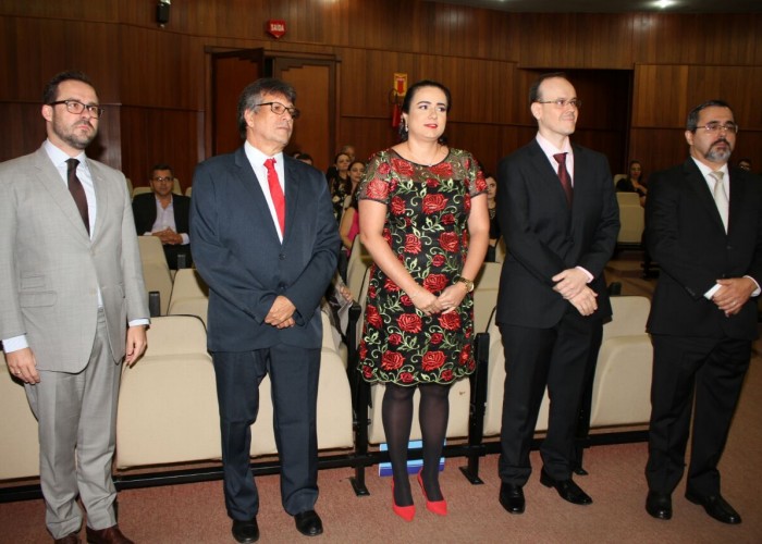 Presidente Lúcio Flávio e mais quatro acadêmicos tomam posse na Acad