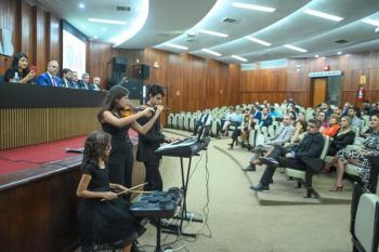 OAB Goiás presta homenagem aos advogados professores