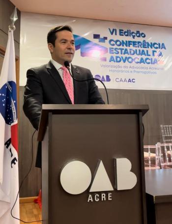 Rafael Lara fala sobre reforma tributária e impactos nos honorários advocatícios na Conferência Estadual da Advocacia, em Rio Branco