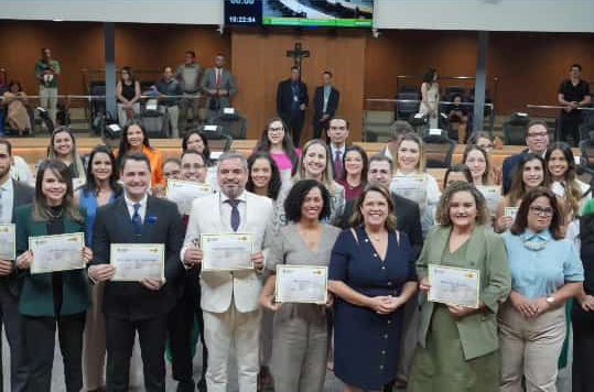 Assembleia Legislativa de Goiás homenageia advocacia familiarista goiana