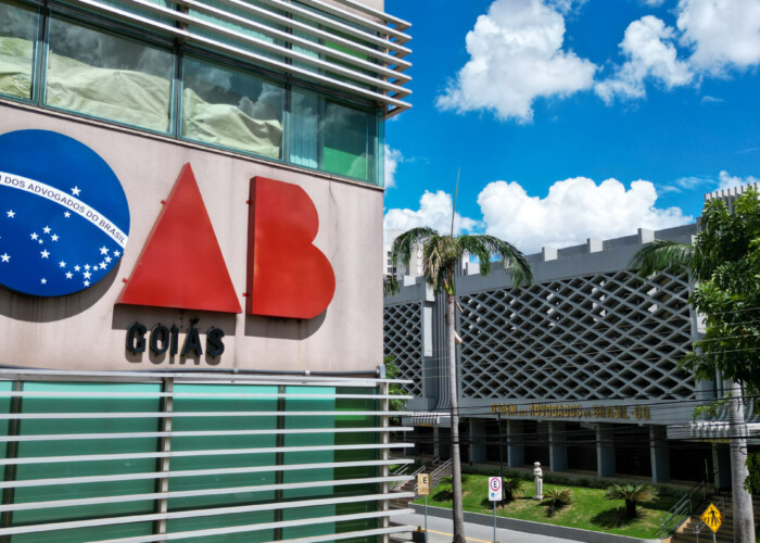 Após intervenção da OAB-GO, Justiça remarca audiência de instrução e julgamento que coincidiria com parto de advogada
