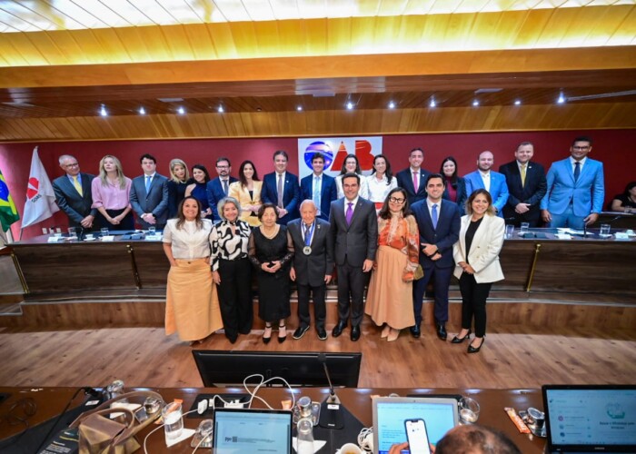 OAB-GO entrega Comenda Honorem Dignum ao advogado centenário Delveaux Vieira Prudente